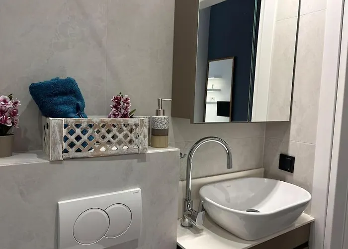 Thessalonian Ii - 2 Steps From Whiter Tower 塞萨洛尼基