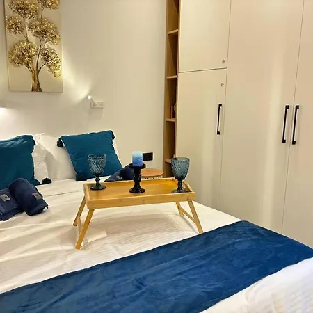 Thessalonian Ii - 2 Steps From Whiter Tower Apartman